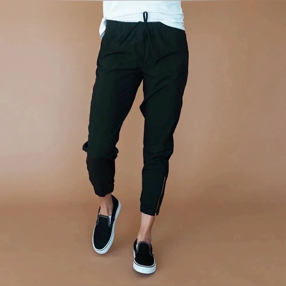 Albion Fit Black Jetsetters- Size Small